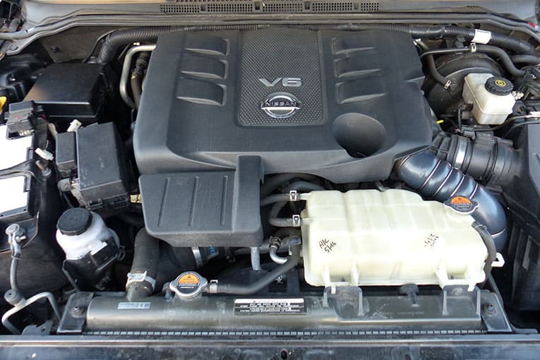 Road Test: 2011 Nissan Navara 3.0 V6 dCi Double Cab - engine