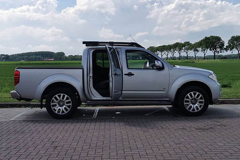Road Test: 2011 Nissan Navara 3.0 V6 dCi Double Cab - side view