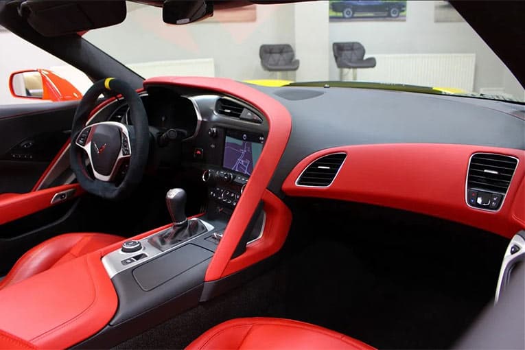 2014 Corvette Stingray’s interior blends fine materials and advanced technologies